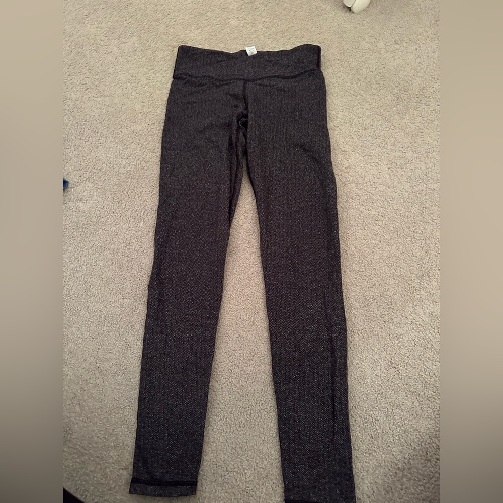 Ivivva gray black patterned leggings